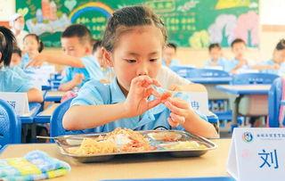 娃上学吃瓜吗,吃瓜还是专注学习？揭秘校园生活新现象