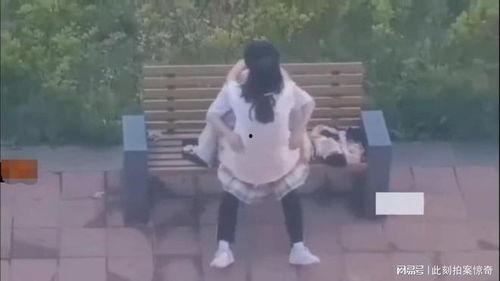 情侣吃瓜场面图片,情侣吃瓜场面，甜蜜指数爆表