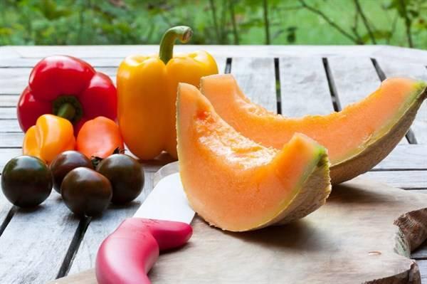 吃哈密瓜在吃花生,夏日消暑美食新体验