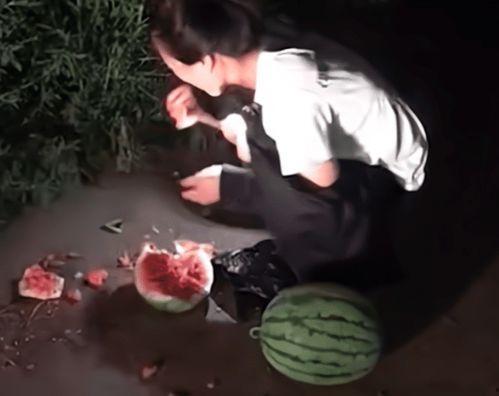 深夜吃瓜搞笑句子,搞笑句子盘点