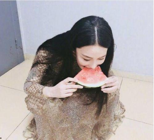 伦敦吃瓜裙,吃瓜裙引领潮流风潮