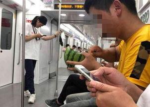 嗑瓜籽吃瓜群众,揭秘网络时代的围观文化