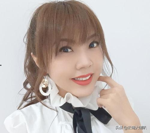 娱乐吃瓜女星化妆,揭秘化妆术背后的秘密  第3张