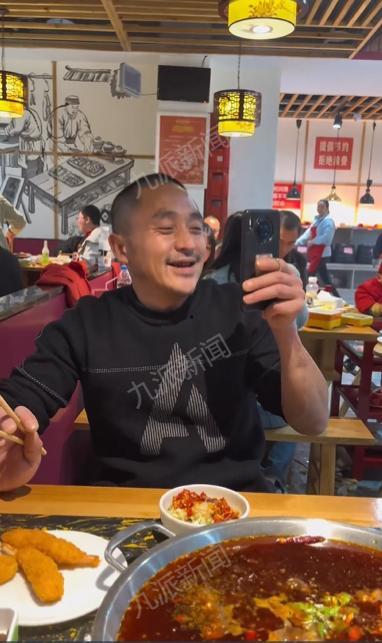 山西爸爸吃瓜视频,揭秘民间趣味生活瞬间  第1张