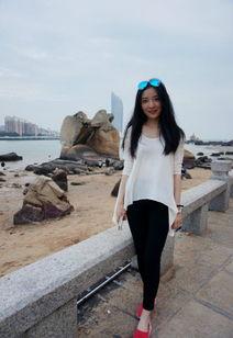 厦门美女吃瓜,夏日街头风情无限  第2张